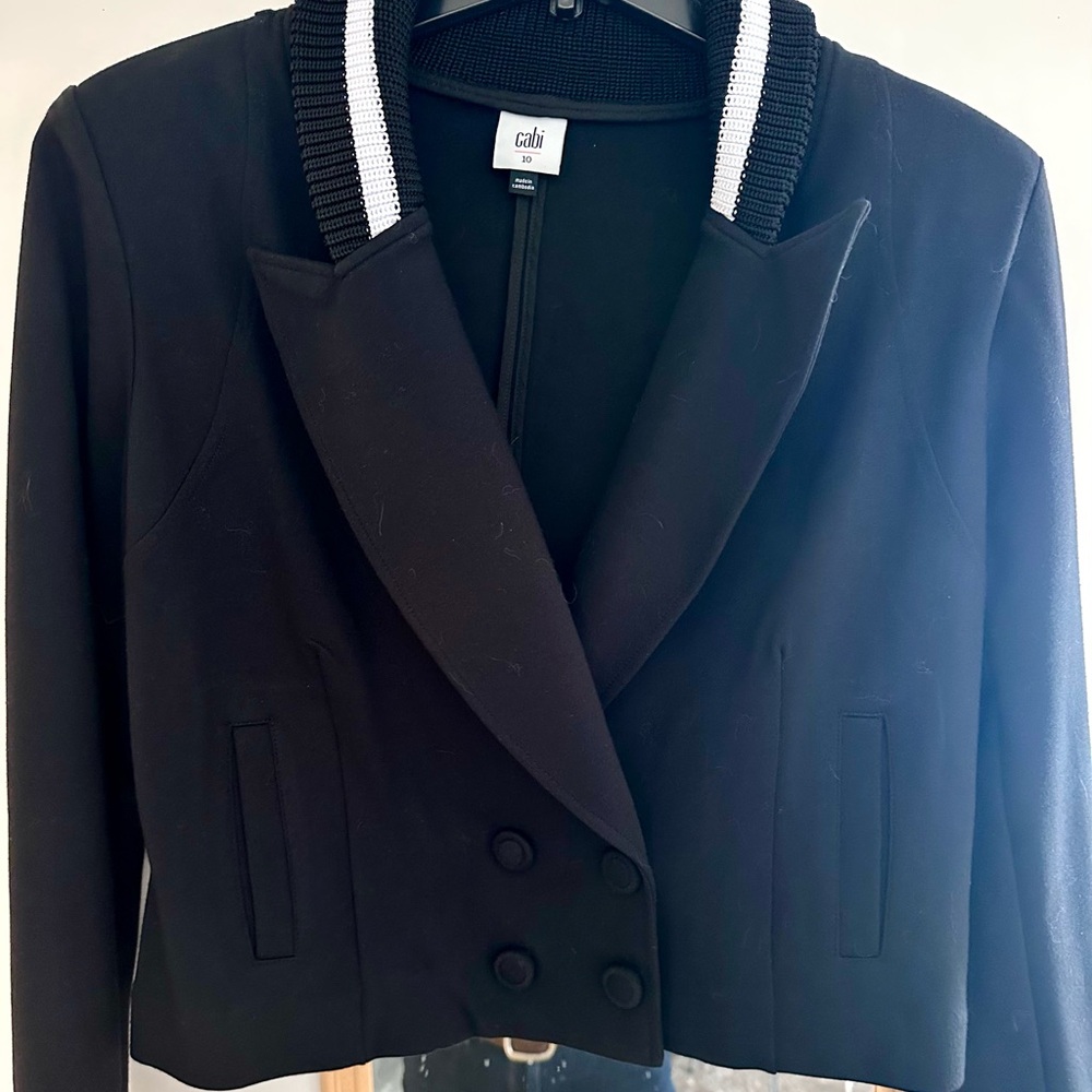 Cabi cropped black bomber style blazer 10